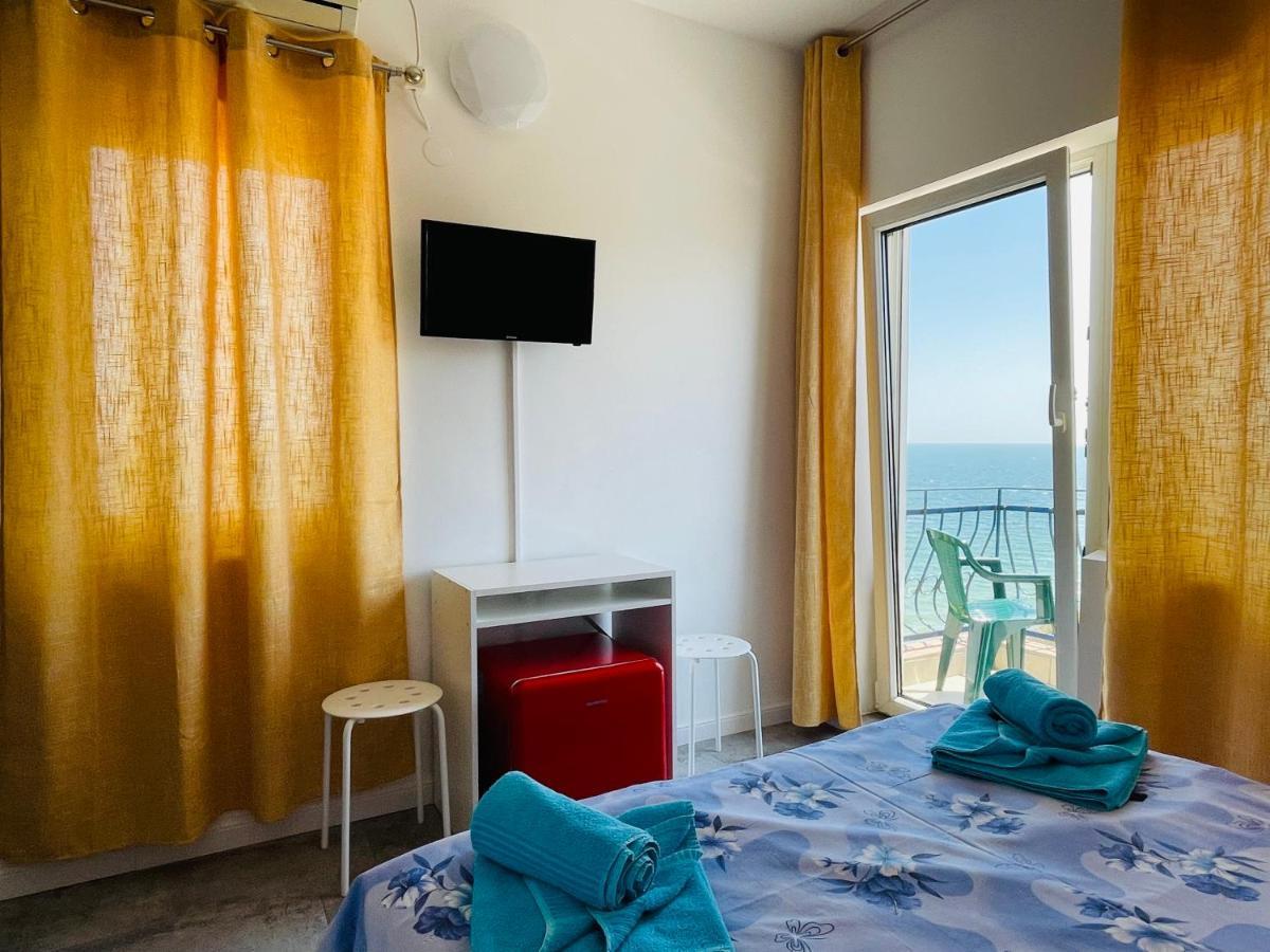 Pierre La Tarmul Marii -Primim Vouchere Vacanta Hostel Costinești Kültér fotó